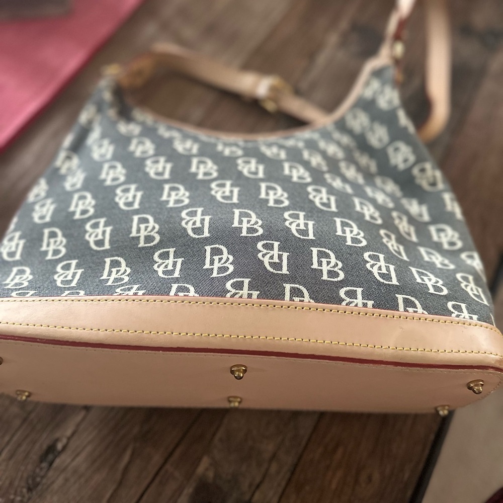 Dooney & Bourke Gray/Tan Shoulder Bag PLUS Bright Red Dooney Charm- Rare Find!!! - Picture 4 of 9